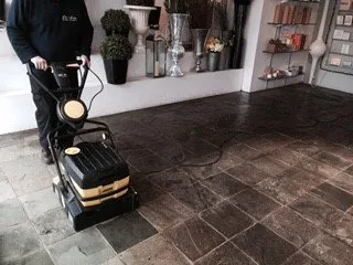 De-Luxe Office Cleaners at work