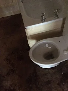 De-Luxe Office Cleaners at work